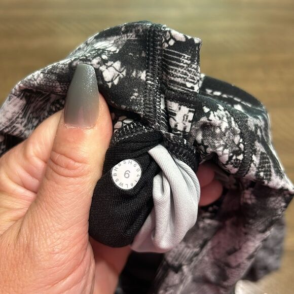 Lululemon cropped leggings size 6 - Picture 7 of 10